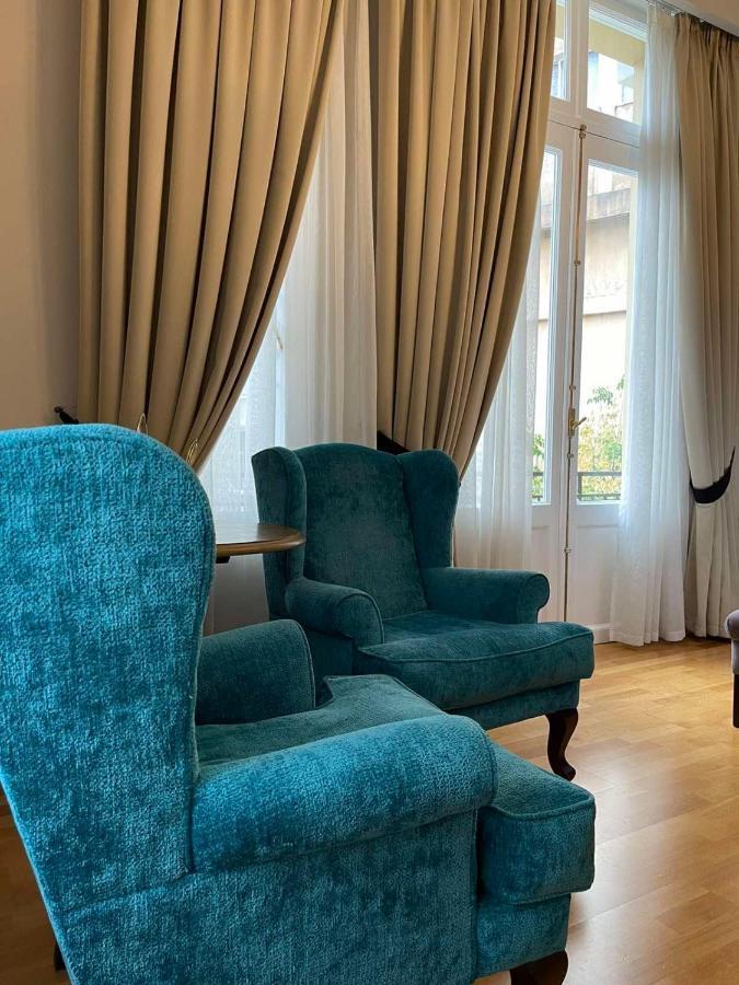 Mansion Corner Suite with Balcony