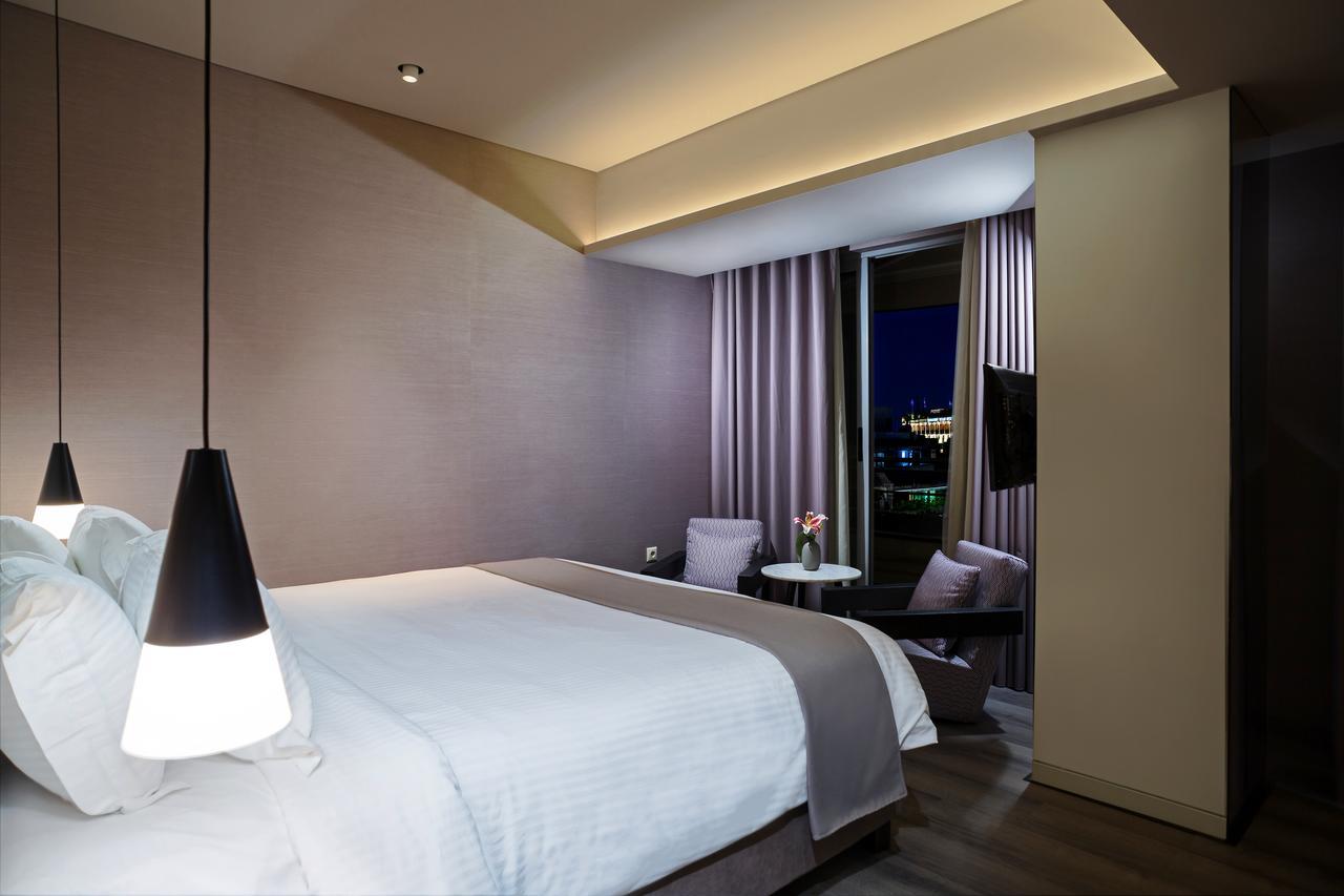 Suite with Balcony,644111379:JPEG